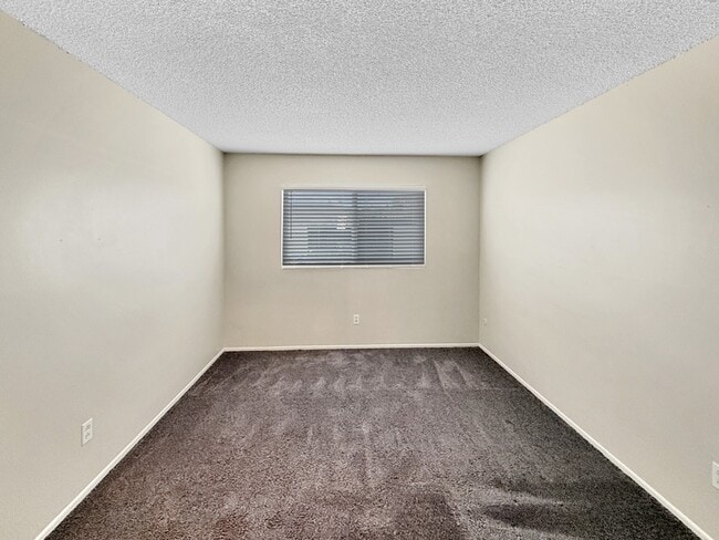 Building Photo - 825 Normark Terrace