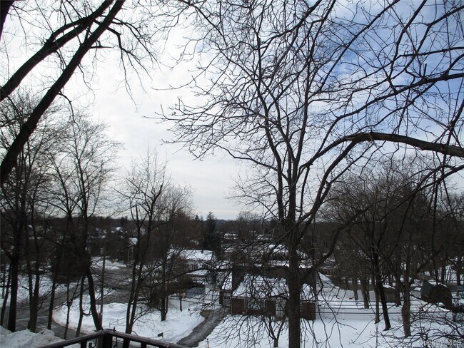 Building Photo - 2 W Lawrence Park Dr