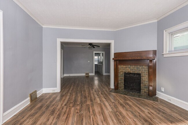 Primary Photo - 1466 Hopkins Ave