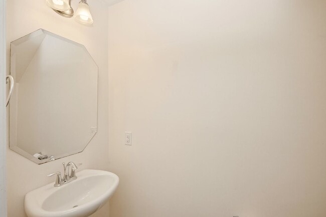 Building Photo - 1025 Rook Rd