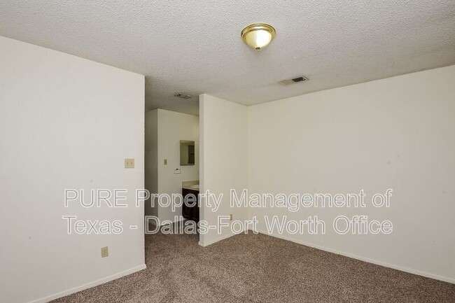 Building Photo - 7525 Windhaven Rd