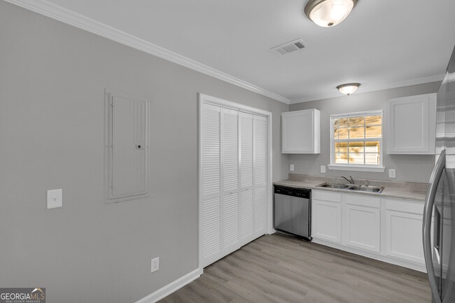 Building Photo - 1040 Thomasville Estates Dr SE