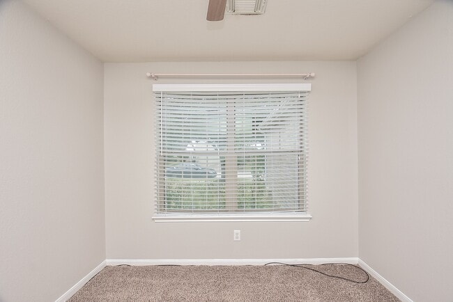 Building Photo - 15327 Mission Oak Dr