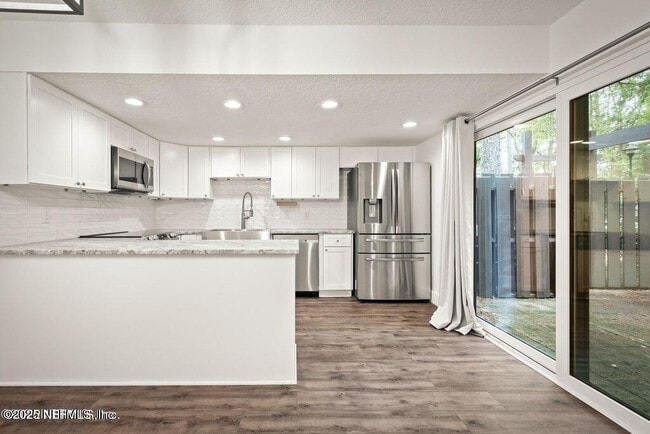 Building Photo - 10462 Big Tree Cir E