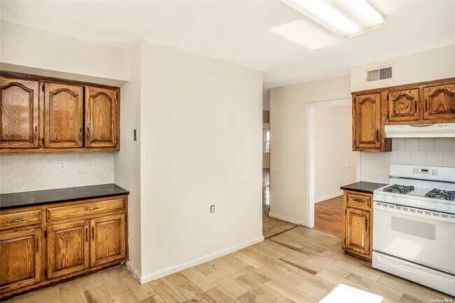 Building Photo - 713 Foch Blvd