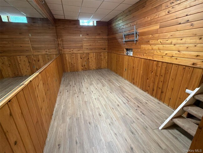 Building Photo - 6 Raven Way