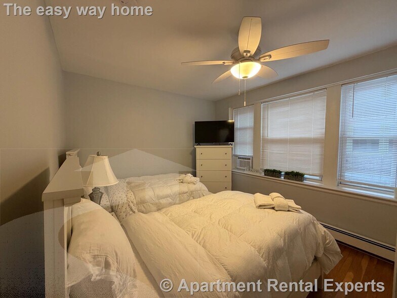 Building Photo - 15 Ives St