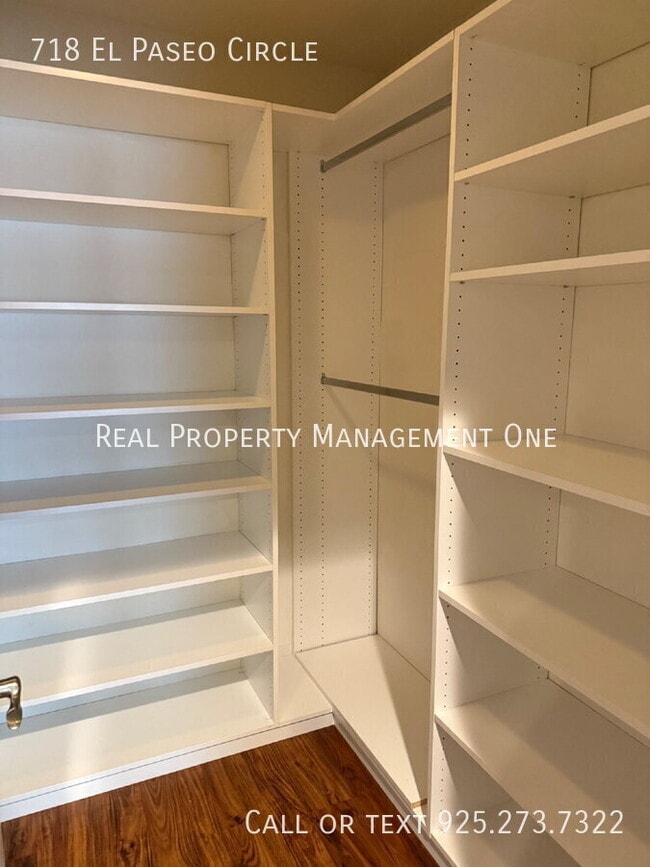 Building Photo - 718 El Paseo Cir