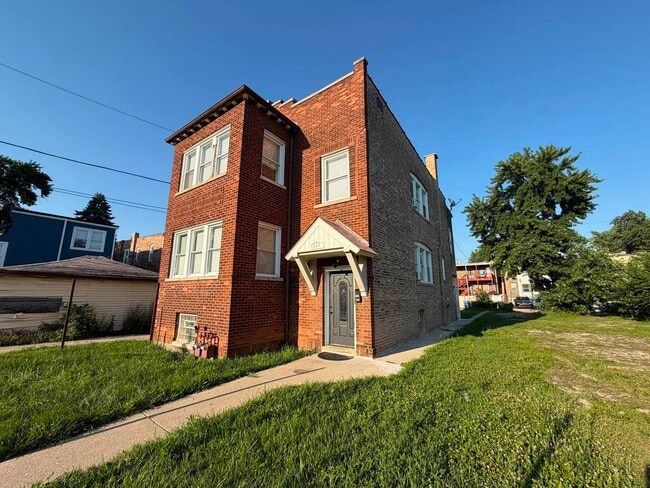 Building Photo - 223 N Laporte Ave