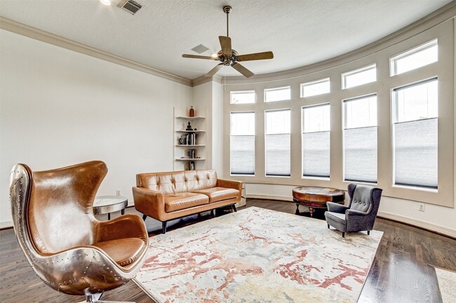 Building Photo - 1515 Hyde Park Blvd