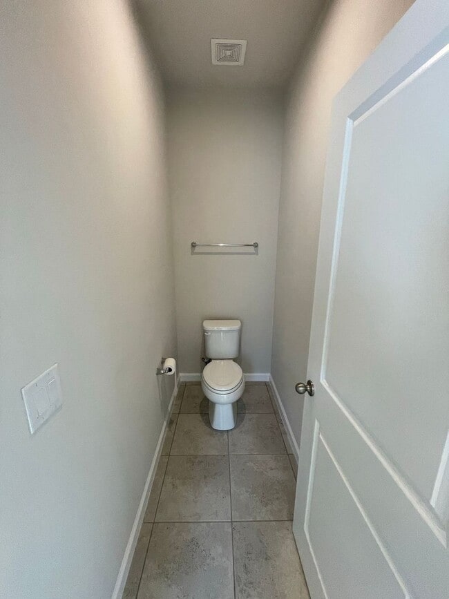 Building Photo - Beautiful 4 Bedroom 2 Bathroom home in Eagle Crest community