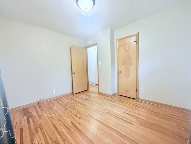 Bed #3 - 1205 Dorothy Dr