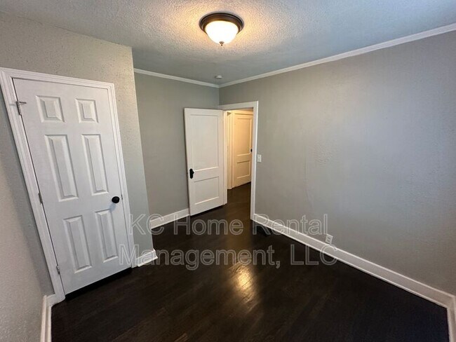 Building Photo - 3708 E 72nd St
