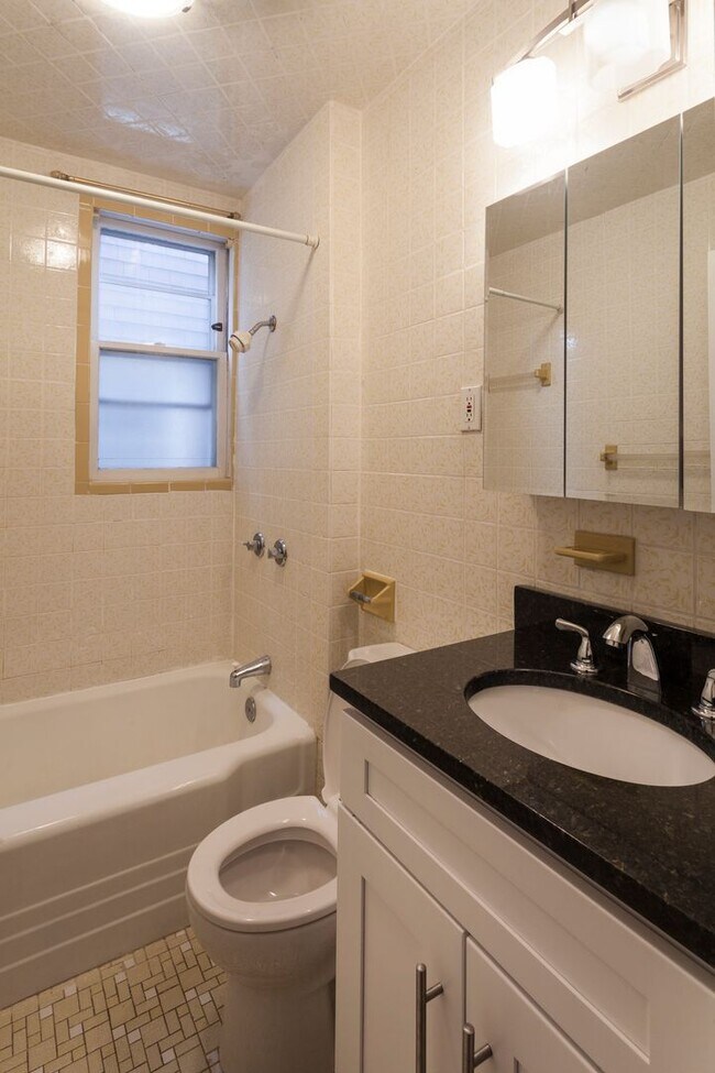 Building Photo - 9/1 No Fee! Two-level 5BR/3BA near Porter Sq!