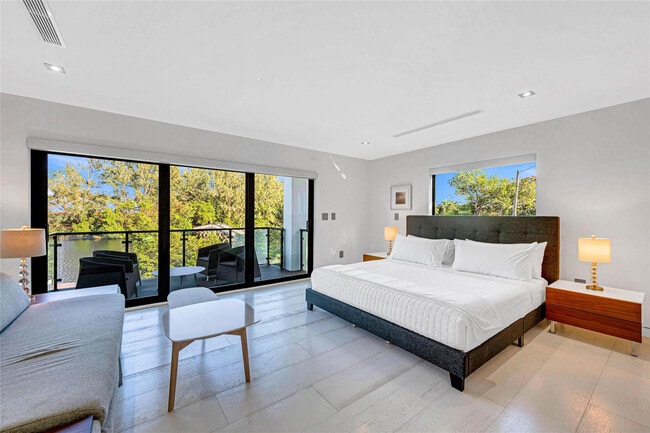 Building Photo - 1430 S Ocean Dr