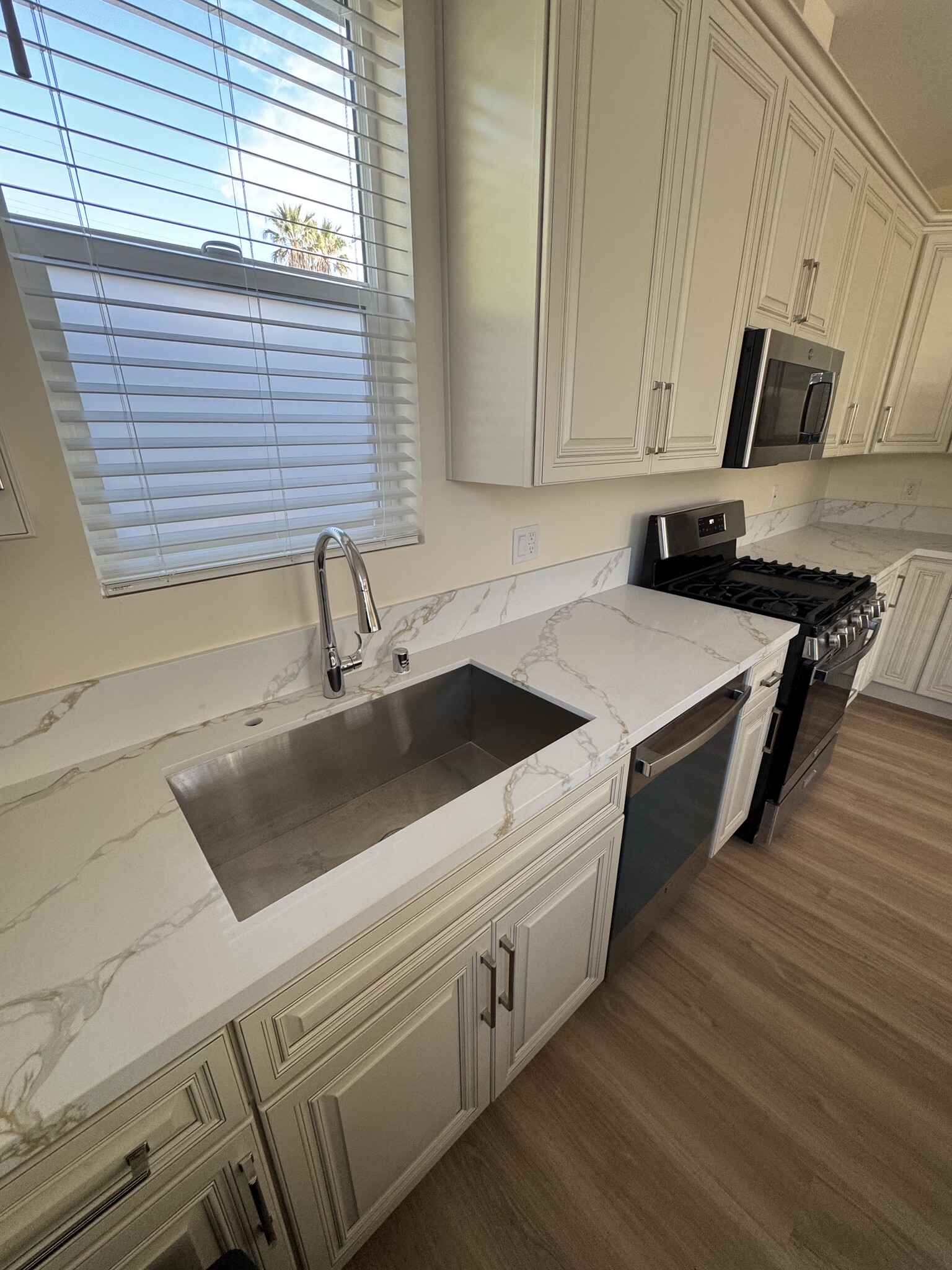 Brand new kitchen sink - 19801 Gilmore St