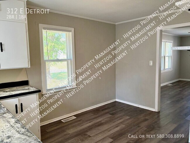 Building Photo - 312 E Detroit-