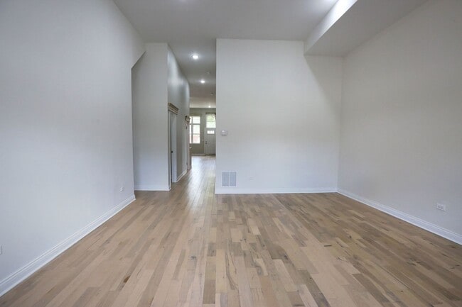 Building Photo - 3023 W 5th Ave