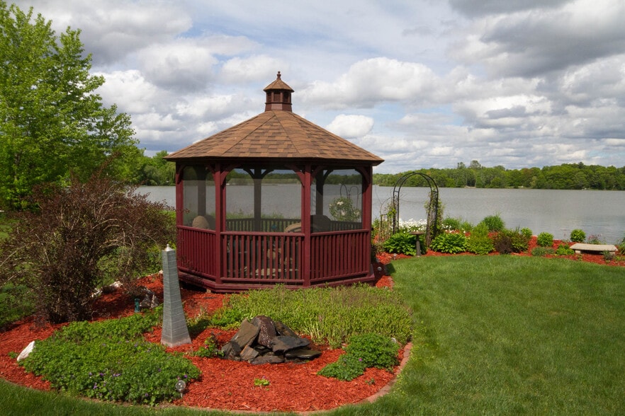 Gazebo - 27885 Bay Shore Dr NW