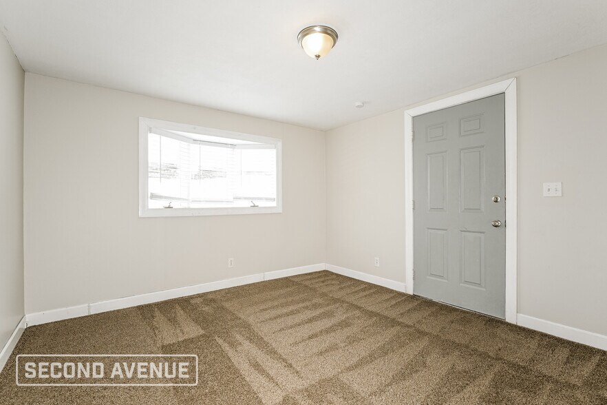 Building Photo - 1926 Sloan Ave