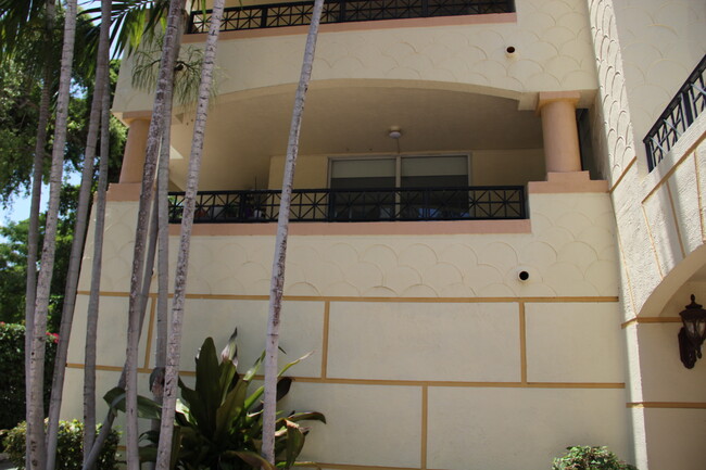 Building Photo - 1834 Brickell Ave