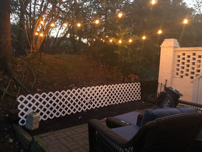 Building Photo - Immaculate end unit townhome in Raleigh's most desirable neighborhood - THE Five Points!