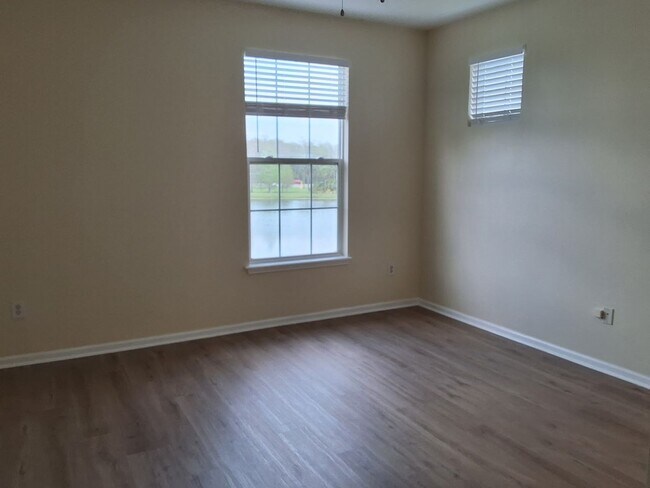 Building Photo - Beautiful WATER VIEW 3 bedroom, 2 bathroom...