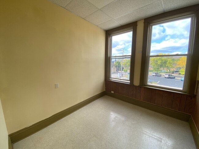 Building Photo - 786 7th St E
