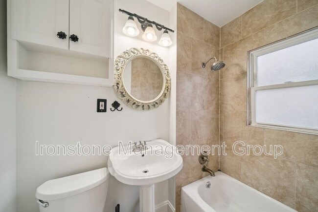 Building Photo - 2119 W 40th St