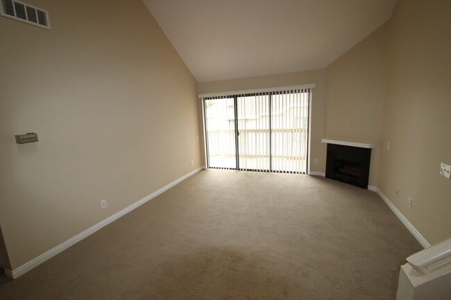 Building Photo - Centrally Located Condo at The Lakes of Carmel Valley!