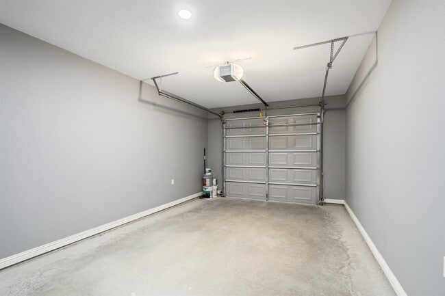 Building Photo - 601 Ave V
