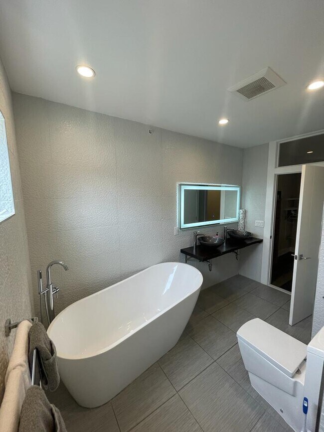 Building Photo - 1209 S 26th St