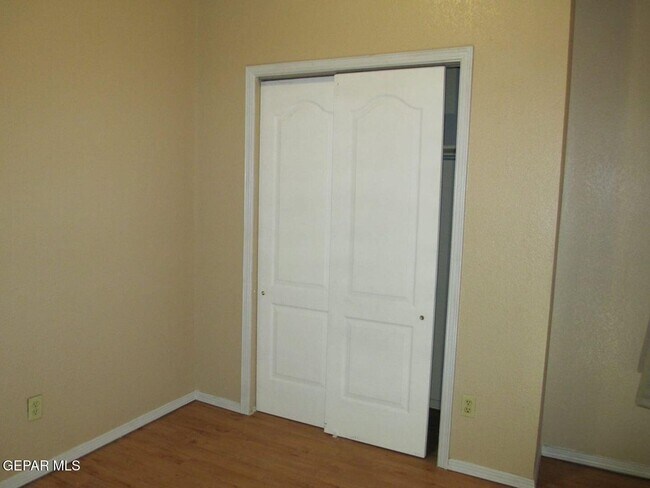 Building Photo - 1311 E San Antonio Ave
