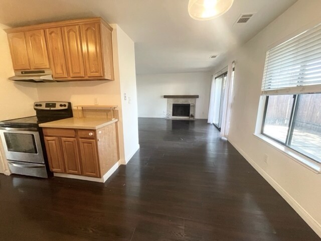 Kitchen & dining - 2144 Northwood Cir