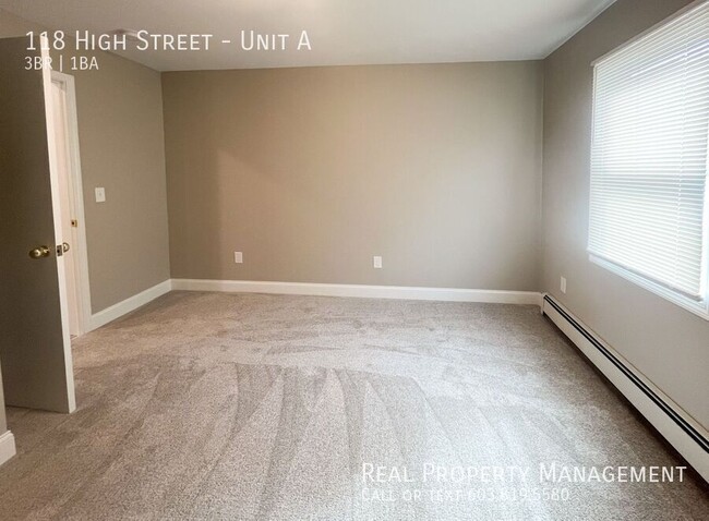 Building Photo - 1st Floor- 3 BR/1 BA- Newly Renovated Apar...