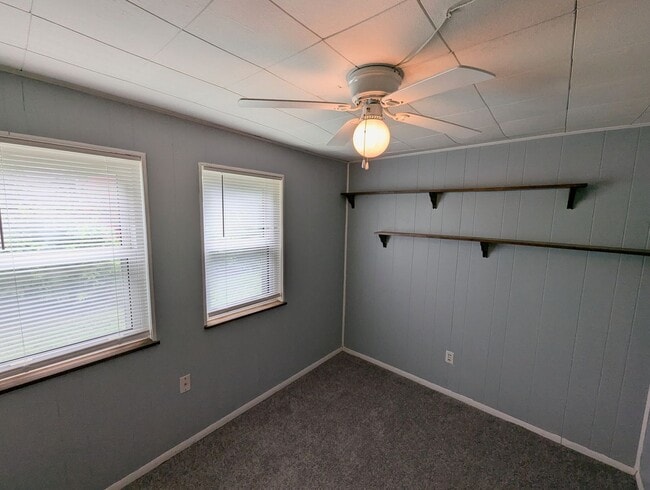 Building Photo - Living Large in Lemay - Section 8 Friendly!