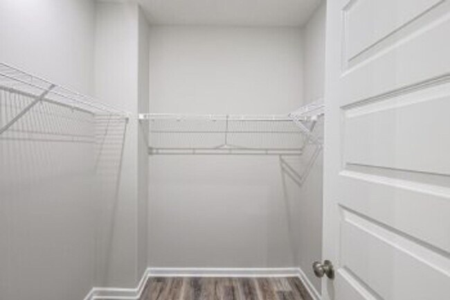 Building Photo - Beautiful NEW 3 Bed 2.5 Bath Townhome in M...