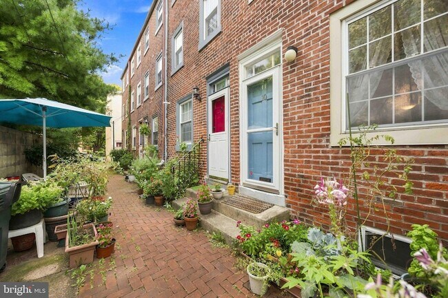 Building Photo - 725 Pemberton Street Unit 10