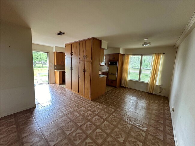 Building Photo - 2570 Stadium Dr