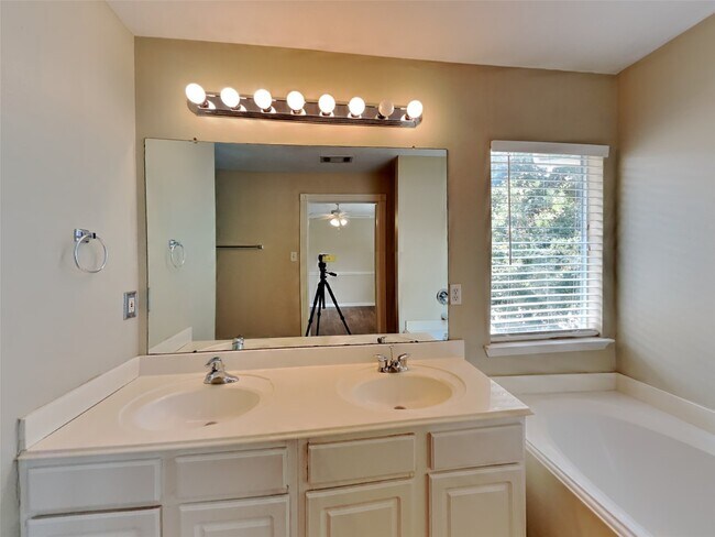 Building Photo - 20930 Grovedale Dr