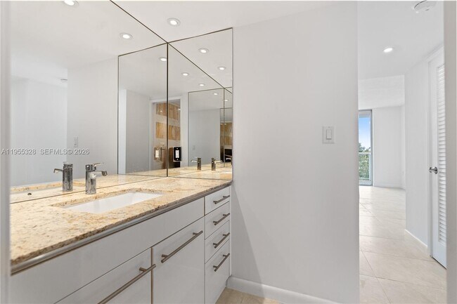 Building Photo - 1301 NE Miami Gardens Dr