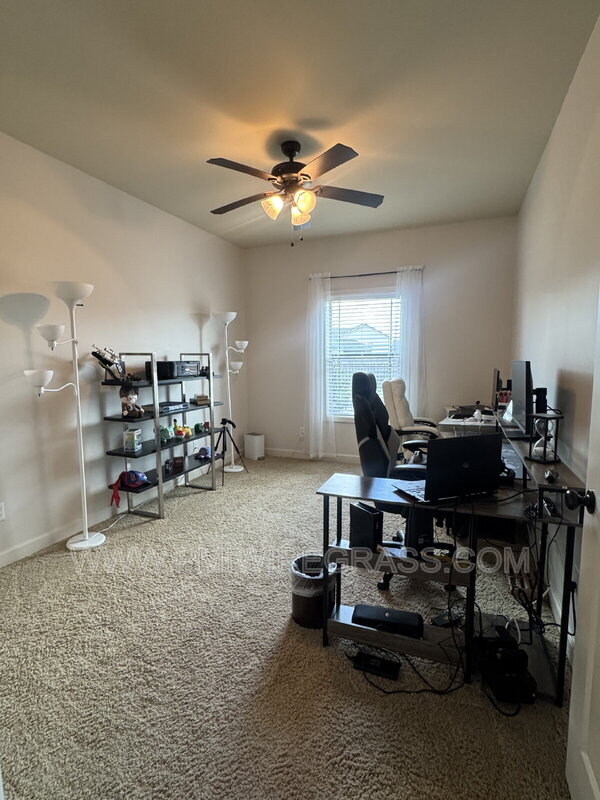 Building Photo - 303 Ponderosa Dr