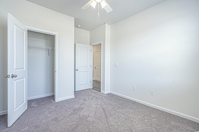 Building Photo - 3520 Bells Lk Cir