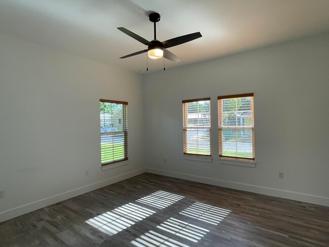 Building Photo - 1321 Cedar Ave S