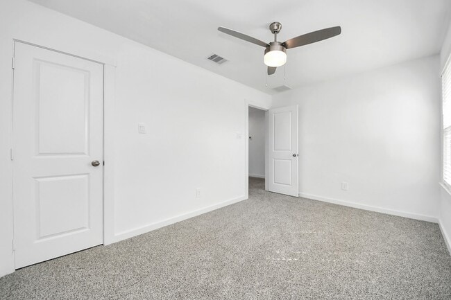 Building Photo - 7811 Bel Fiore Dr