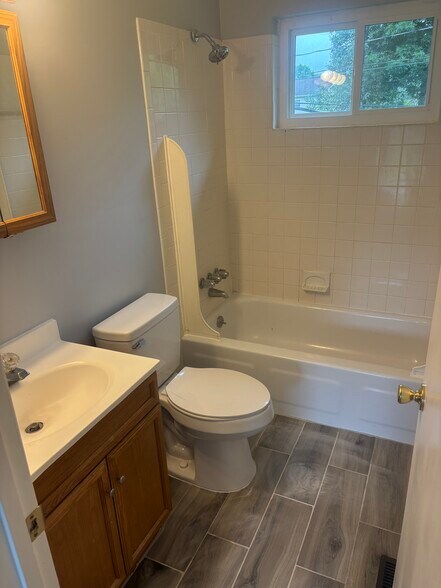 Building Photo - 720 Pyrtle Dr