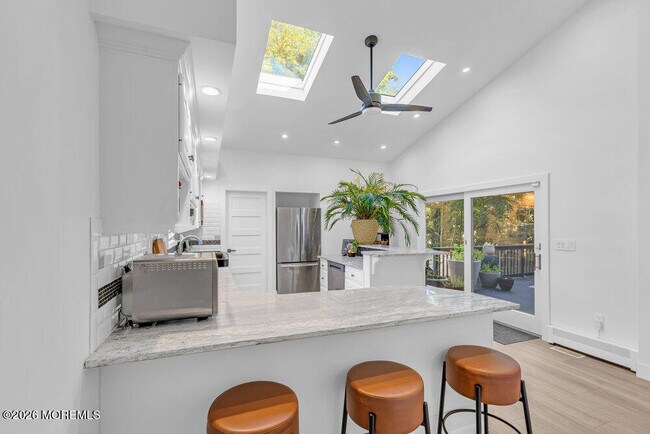 Building Photo - 17 Woods End Rd