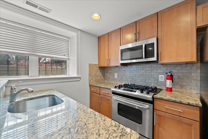 Building Photo - 739 Newton Pl NW