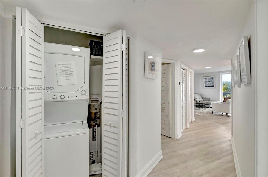 Building Photo - 2401 Collins Ave