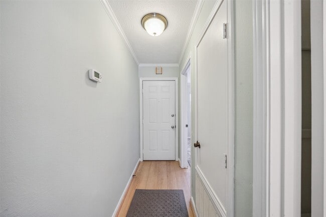 Building Photo - 801 River Rd